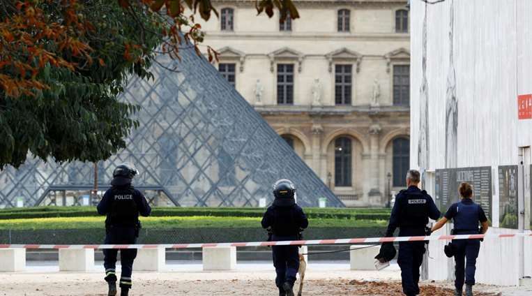 Evacuan el palacio de Versalles y el museo de Louvre