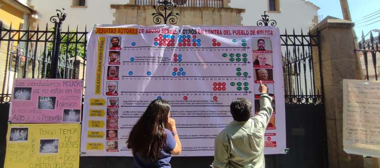 Exalumnos del Juan XXIII realizaron una protesta en Cochabamba/Los Tiempos
