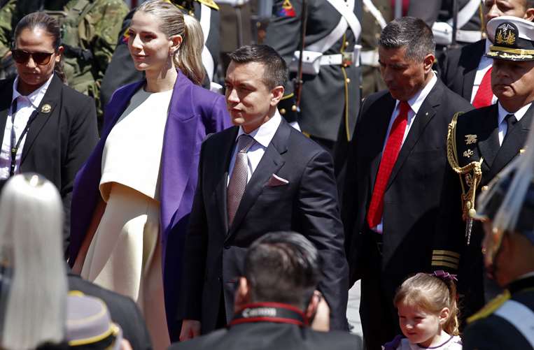 El Presidente electo Daniel Noboa junto a su esposa Lavinia Valbonesi / Foto: AFP