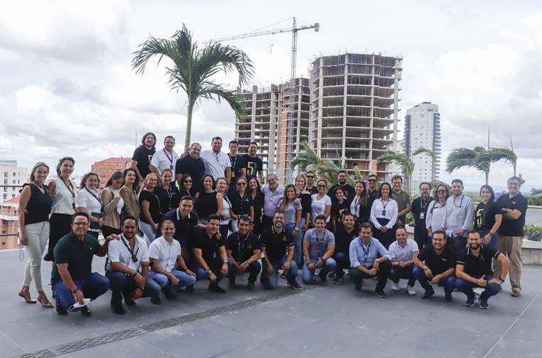 El equipo de CENTURY 21 Bolivia