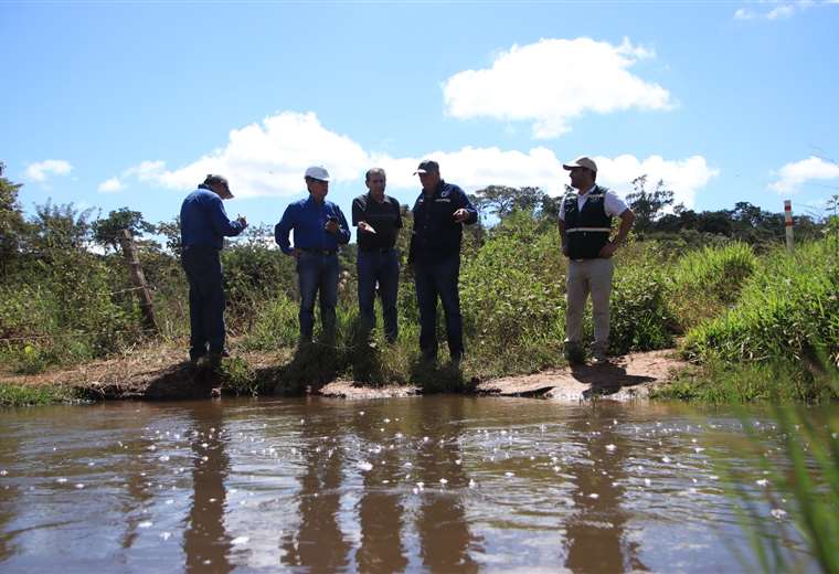 Society of Engineers takes water samples and advises cleaning the Guapomó de San Ignacio dam