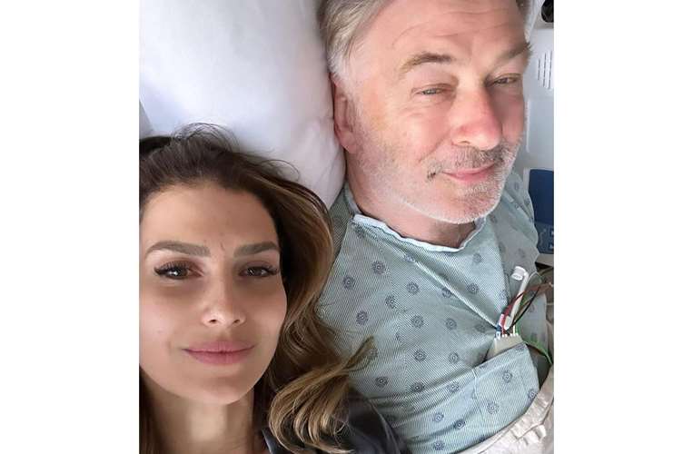 Hilaria Baldwin compartió una foto de su esposo Alec en el hospital 