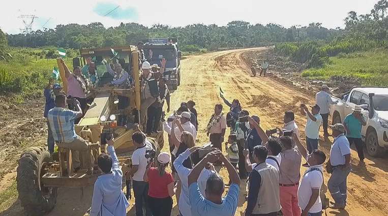 Construcción de la carretera en la Faja Norte /Foto: Gobernación