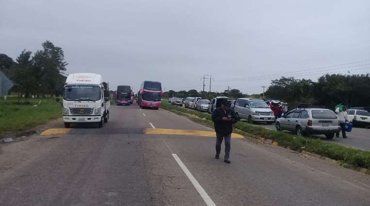 Los comunarios exigen demandas carreteras/ Foto: Soledad Prado