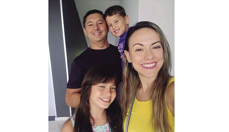 Elina Laurinavicius y familia /Foto: Jhon Orellana