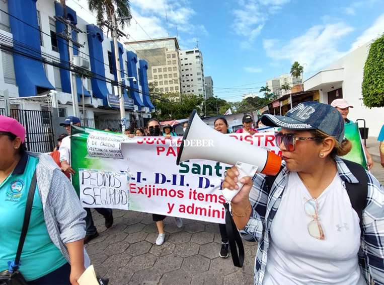 Protesta de padres en la Alcaldía de Santa Cruz/ Foto: Ricardo Montero