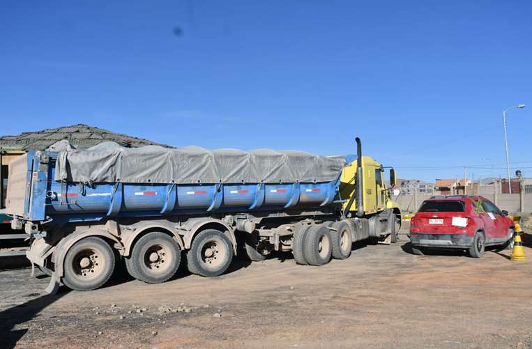 Police return vehicle and truck to relatives of Chilean Mario Bello