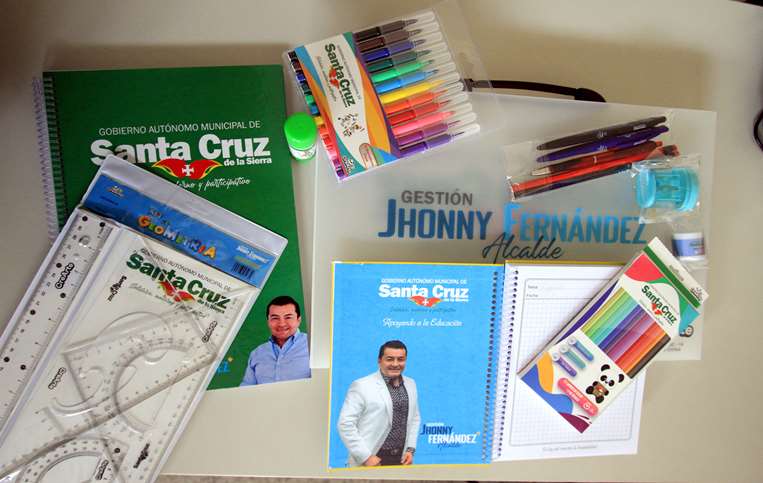 Paquete de útiles escolar/ Foto: Ricardo Montero