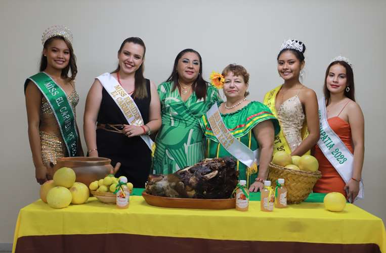 Las reinas del municipio de este año visitaron la Gobernación / Foto: GSC