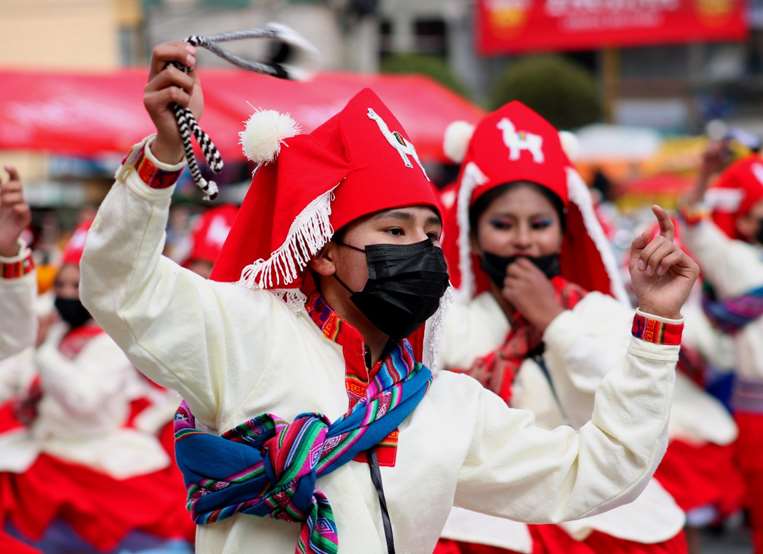 Pre-entry folkloric Virgen del Carmen in El Alto.  Photo: Municipality of El Alto