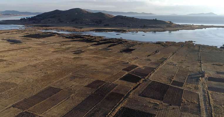 Baja el nivel de las aguas del lago Titicaca /Foto: AFP
