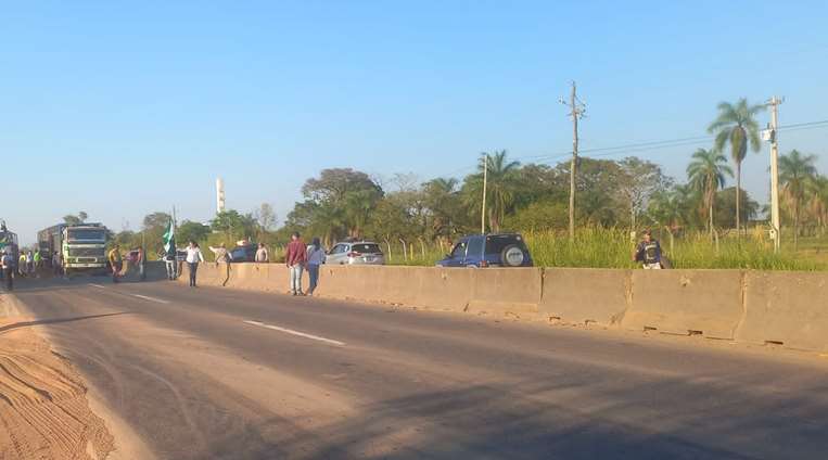 Bloqueo en Turobito, entre Warnes y Montero / Foto: Zona Norte