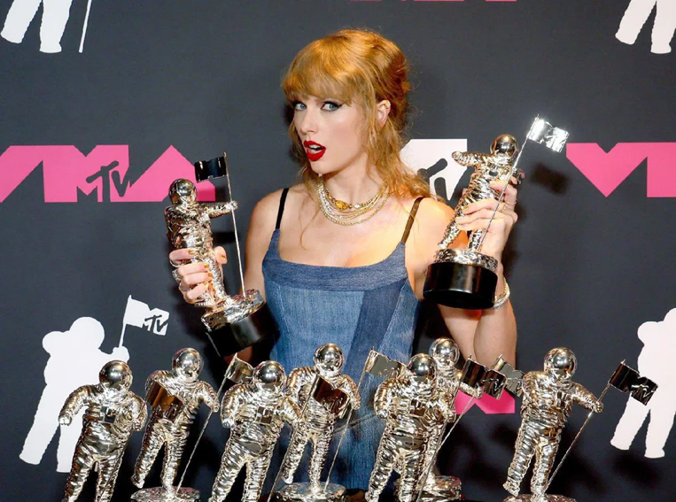 Taylor Swift la artista mas premiada en los VMAs