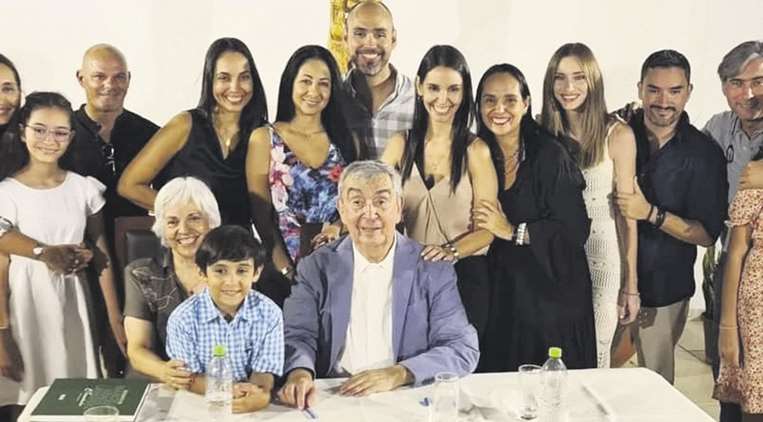 Alcides Parejas  y familia /Foto: Lizeth Ortiz