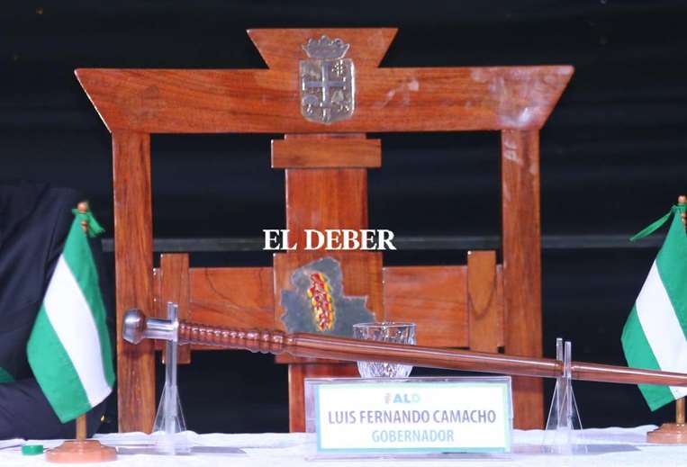 El lugar del gobernador cruceño, Luis Fernando Camacho, fue dejado vacío. Foto: F.Landívar