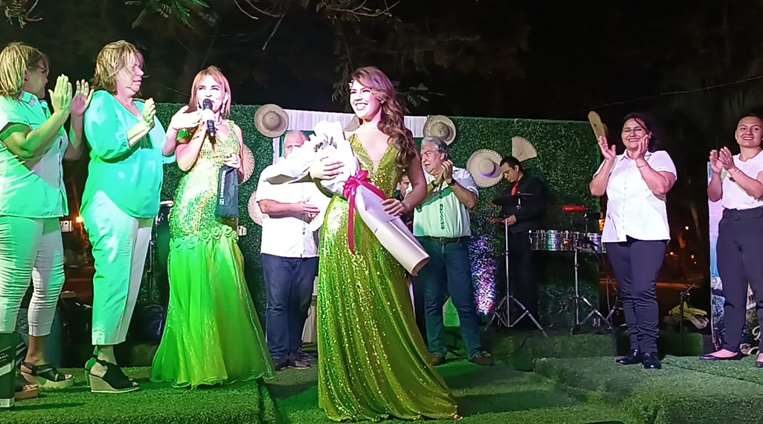 Proclamación de Amira Saucedo, reina del Café de Buena Vista/Foto: Soledad Prado