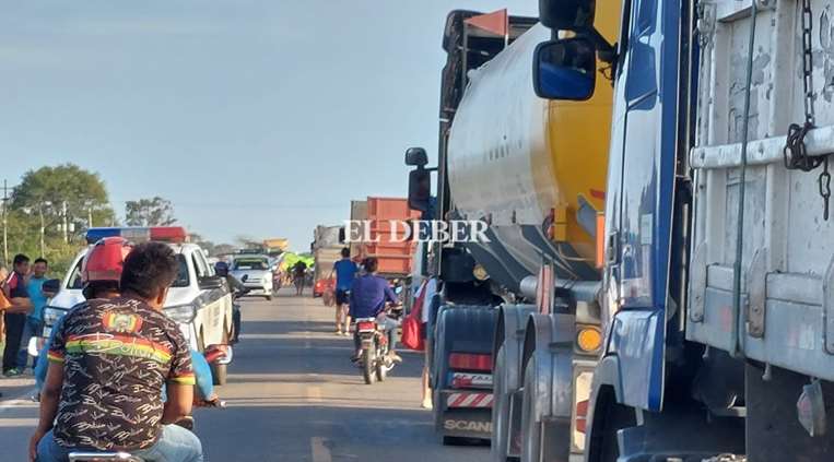 Pobladores de San Julián mantienen bloqueada la carretera/Foto: Ricardo Montero