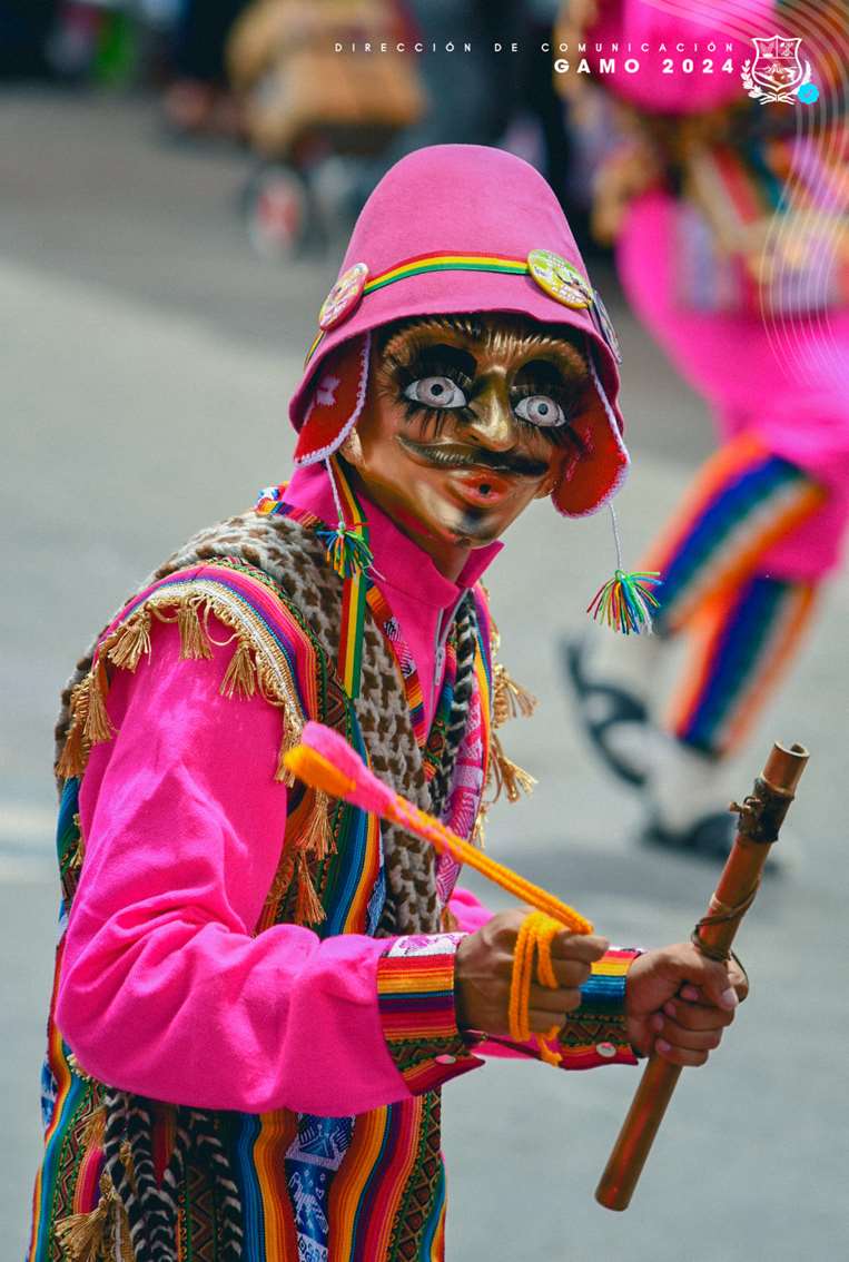 Danzarin de la danza de la Llamerada, una de las especialidades del Carnaval de Oruro