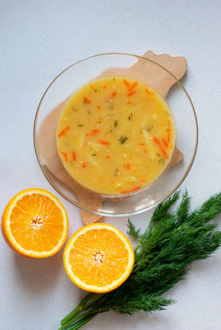 Sopa de verduras con naranja