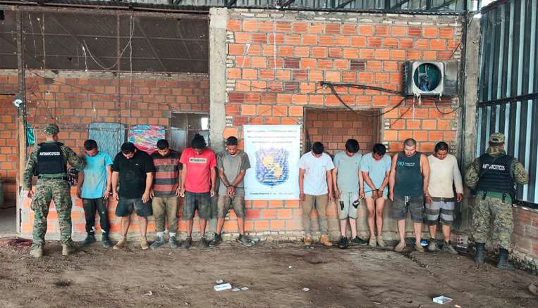 Apreheden a cuatro bolivianos y secuestran avioneta en Paraguay