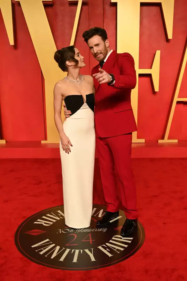 La pareja desfilo por la alfombra roja y se mostraron muy enamorados. Foto: Vanity Fair