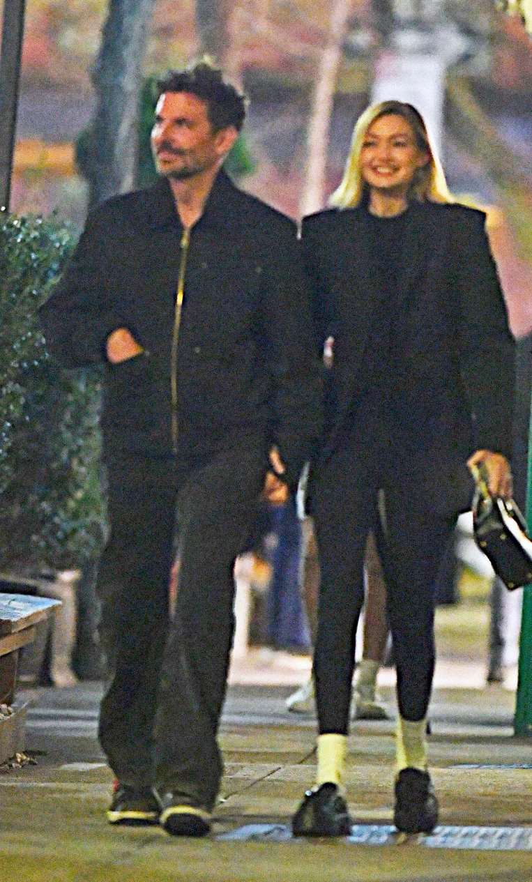 Bradley Cooper y Gigi Hadid paseando por New York.