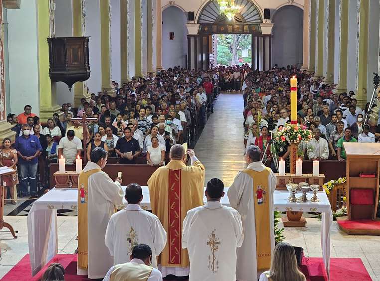 Celebración de la Pascua en la catedral cruceña /Foto: Arzobispado