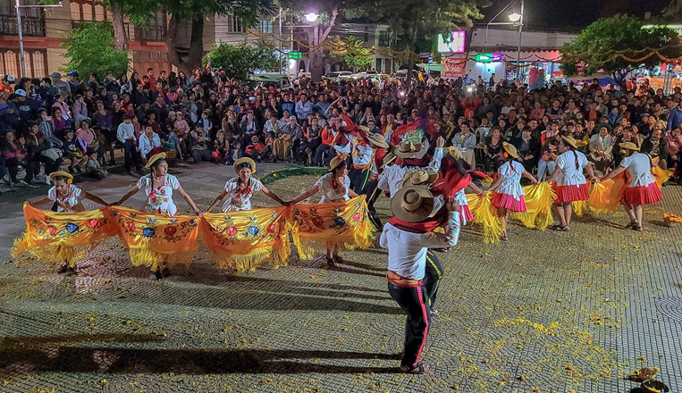 El folclore tarijeño se expuso en este Domingo de Pascua. Foto. David Maygua 