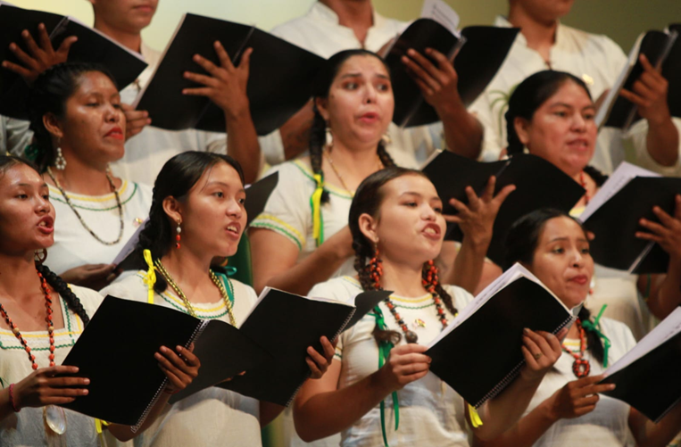 The Urubichá Choir performed in San Roque this Saturday night.  Photo.  Ricardo Montero 