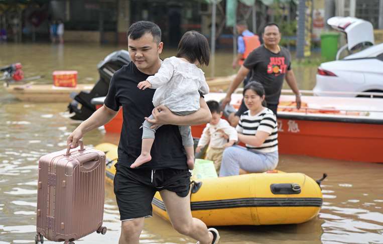 Más de 53.000 personas fueron evacuadas de sus viviendas / AFP 