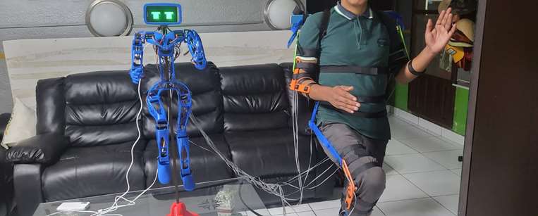 Yu Long Ricardo Wang creó un robot que imita los movimientos humanos