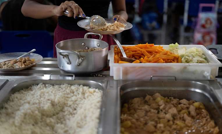 Comida sana en la escuela municipal Burle Marx, de Rio de Janeiro/Foto:AFP