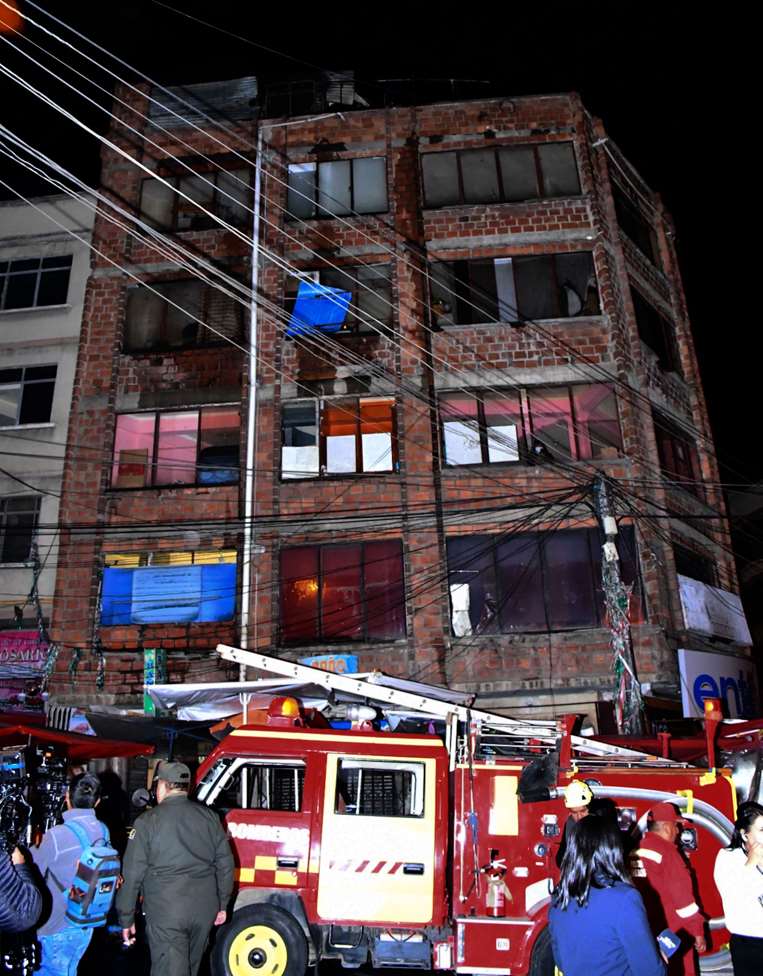 Incendio en la calle Buenos Aires, de La Paz. Foto: APG