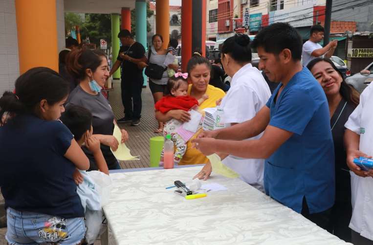 Personal del Hospital de Niños instaló una carpa en plena vía pública/ Foto: JC Torrejón