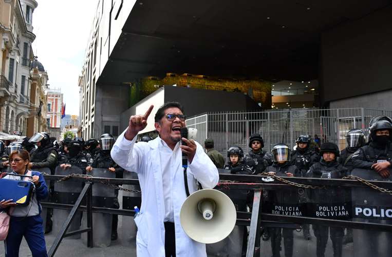 Trabajadores de salud movilizados en La Paz. Fotos: APG