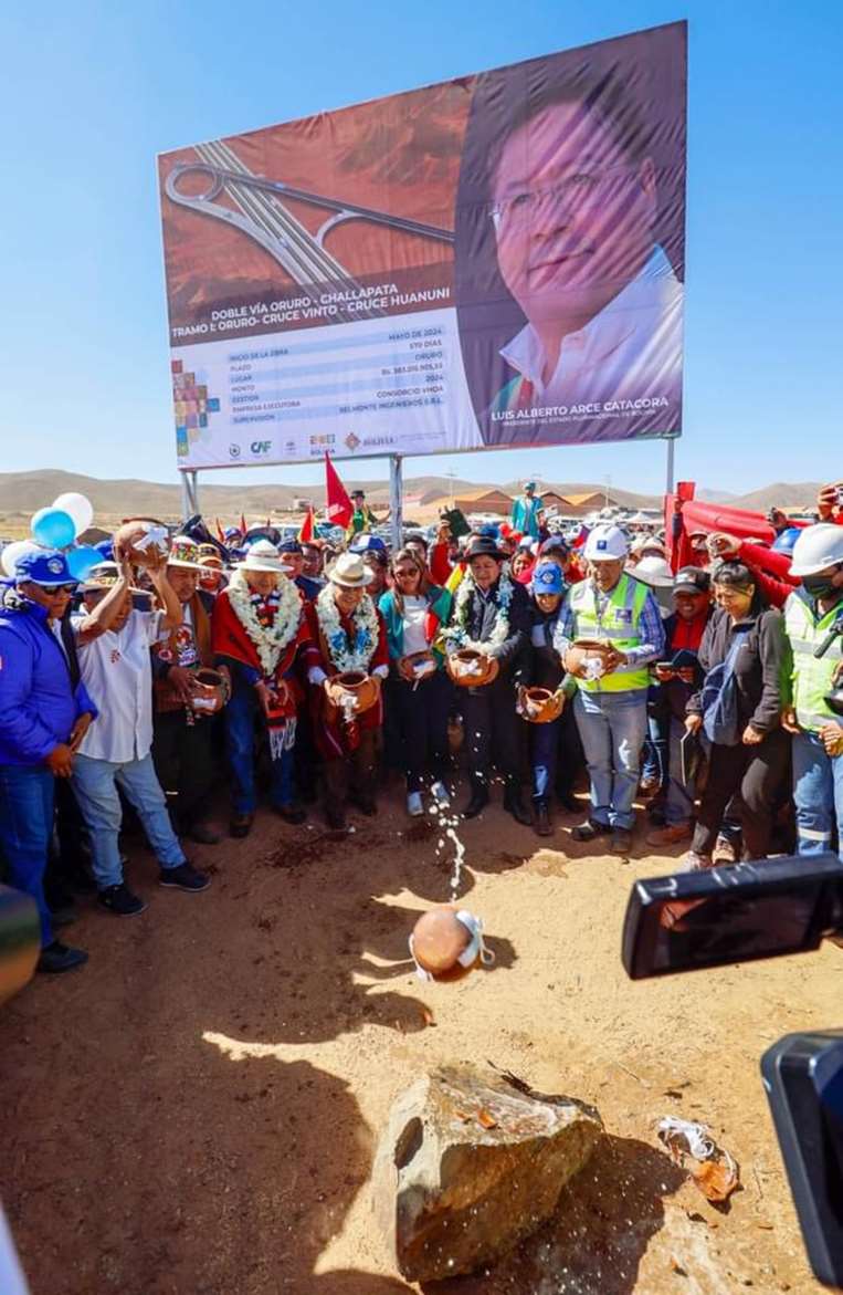 Inicio de la construcción de la doble vía Oruro-Challapata/Foto: Gobierno