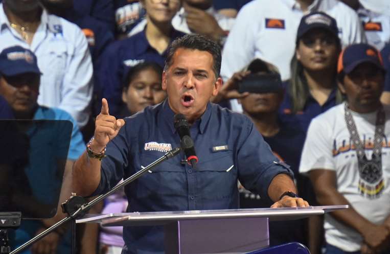  Ricardo Lombana, candidato presidencial por el partido Otro Camino en un mitin / AFP