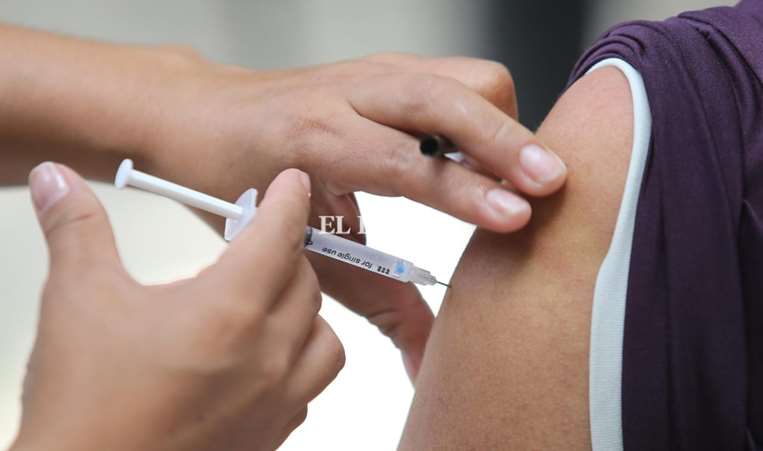 Vacunación contra la influenza en Santa Cruz /Foto: Fuad Landívar