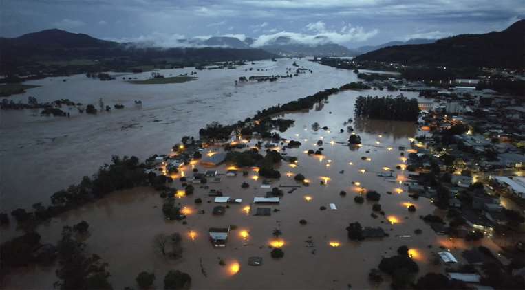 Vista aérea de zonas inundadas en la ciudad de Encantado / AFP