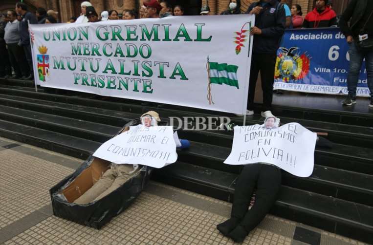 Gremiales protestan en la plaza 24 de Septiembre/ Foto: Fuad Landívar