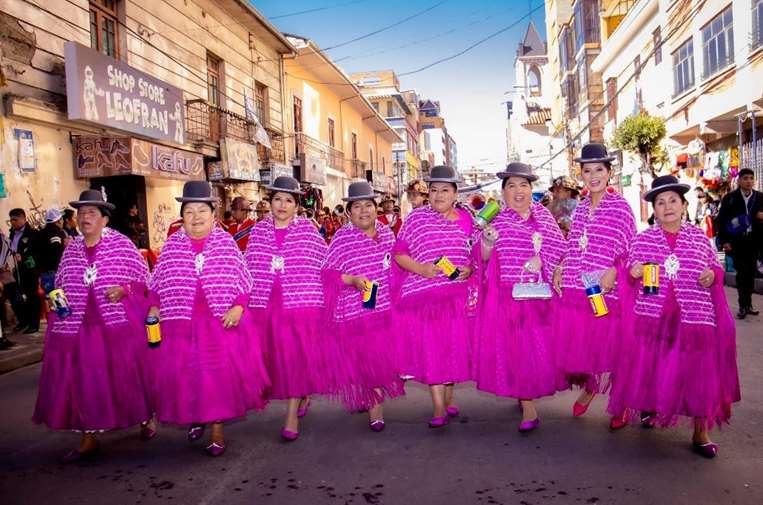 Un bloque de señoras de la Morenada Eloy Salmón / Foto: Javier Escalier