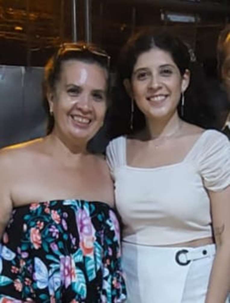 Claudia Suárez Barba con su hija Claudia Arcíenega