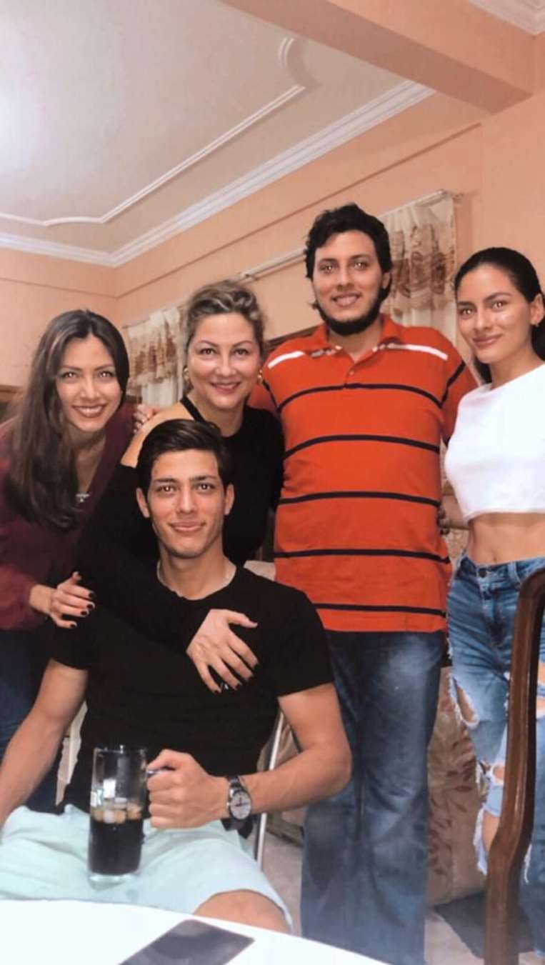 Maritza Orellana con sus hijos Maritza, Leonardo, Cristian y Carolina Sánchez