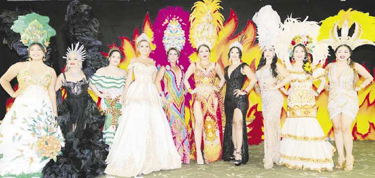 Más de 10 reinas participaron del carnaval de Naples
