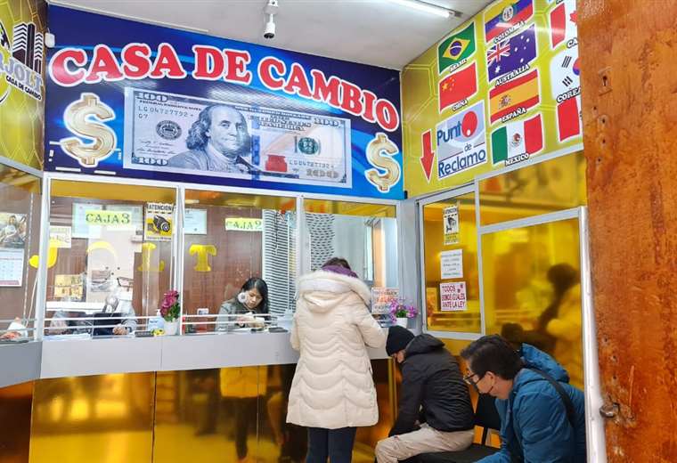 La ASFI dice que controla la venta de dólares en casas de cambio | El Deber