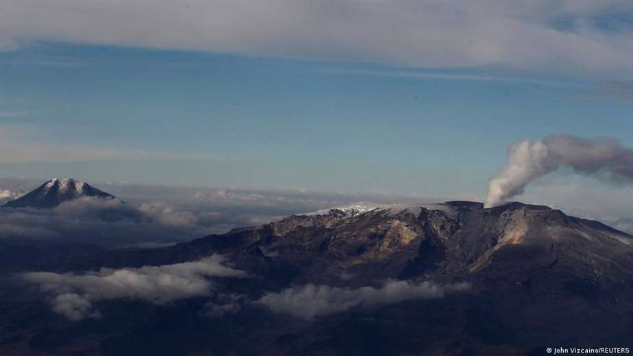 For more than 11,000 earthquakes per day, they launch an orange alert for the Nevado del Ruíz Volcano in central Colombia