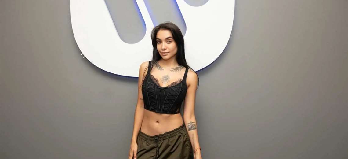 María Becerra signs with Warner Music Latina in joint agreement with 300 Entertainment