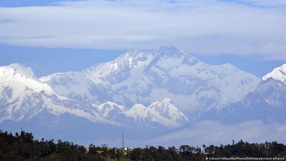 German extreme mountaineer dies climbing Kangchenjunga, 8,586 meters high