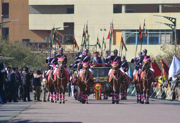 7.000 uniformados participaron de la Parada Militar en Tarija El Deber