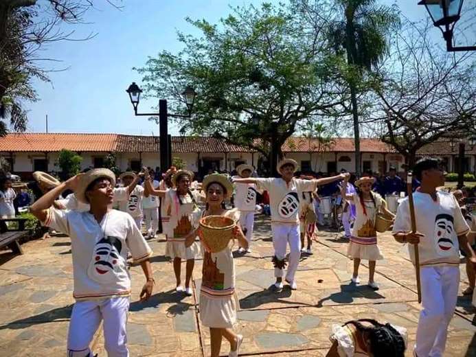 Con Una Feria Y Una Paseata Concepci N Rinde Homenaje A La Provincia Uflo De Ch Vez Por Sus